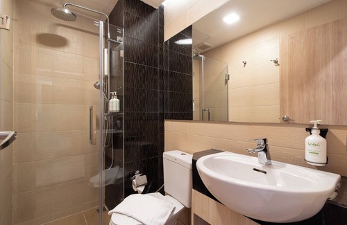 Bang Yi Ruea Hotel | Amanah Bangkok Hotel