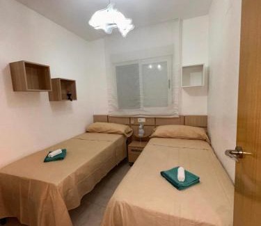 Cabanes Apartment | Amanecer en Torre la sal, a 50 metros de la playa, con Wifi Gratuito, Piscina y Plaza de Garaje