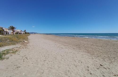 Cabanes Apartment | Amanecer en Torre la sal, a 50 metros de la playa, con Wifi Gratuito, Piscina y Plaza de Garaje