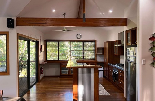 Arakoon House | Amaroo within walking distance to Trial Bay and Little Bay