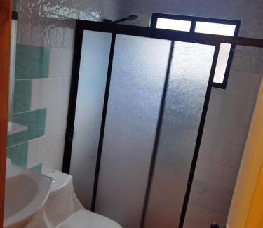 Carahue House | AMAVAL Cabaña nueva hasta 7 personas full equipada 2 habitaciones calefacción a leña
