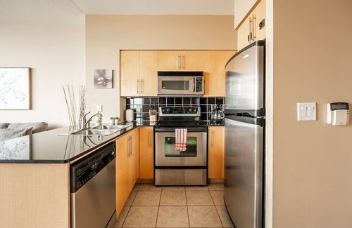 Niagara Condo | Amazing 1BR Condo - Stunning View - Parking!