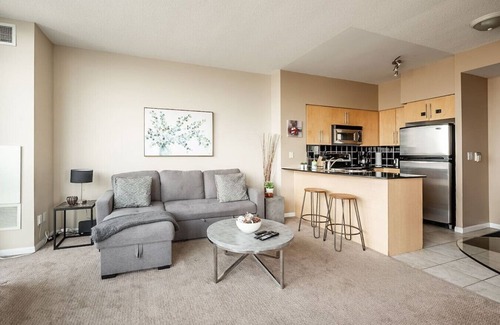 Niagara Condo | Amazing 1BR Condo - Stunning View - Parking!