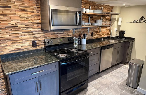 Snowshoe Condo | Amazing 2 Bed/2 Bath Ski-In & Ski-Out with Night Skiing. Sleeps 7 comfortably