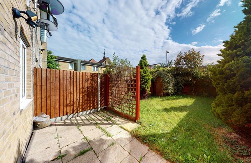 Evelyn House | Amazing 2 Bed House w/Private Parking & Private Garden