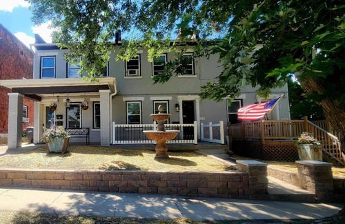 Dubuque House | Amazing! 2 Bed Townhouse in the HEART of Dbq!