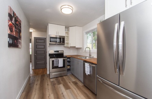 Fargo House | Amazing 2 Bedroom 1 Bathroom Upper Level Home
