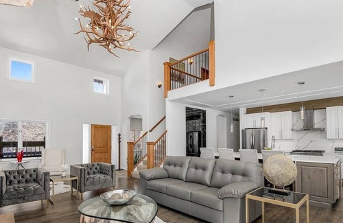 Gypsum House | Amazing 3 Level home