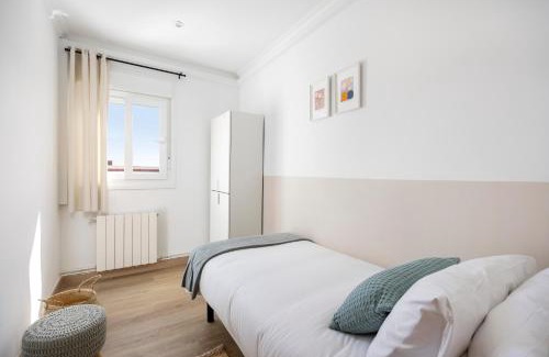 Cornella de Llobregat Apartment | Amazing 3bdr Apt In Cornella 1 Mins From Metro