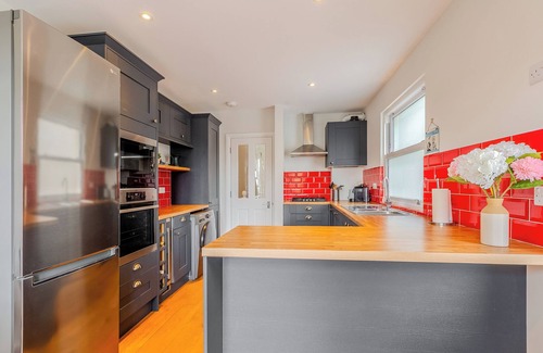 Southfields Apartment | Amazing 3BR Apartment near Wimbledon Park & Tube