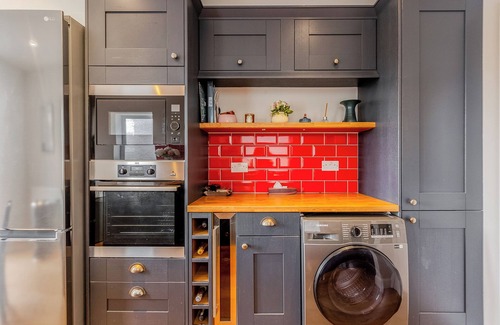 Southfields Apartment | Amazing 3BR Apartment near Wimbledon Park & Tube