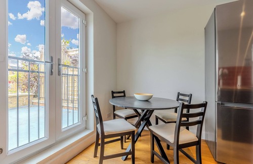 Southfields Apartment | Amazing 3BR Apartment near Wimbledon Park & Tube