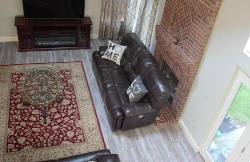 Westridge House | Amazing 4 Bedroom House with nice Backyard