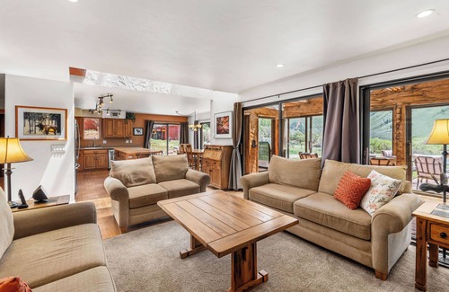 Basalt House | Amazing 7 Castles Views! Privacy only 7 Minutes from Basalt Town