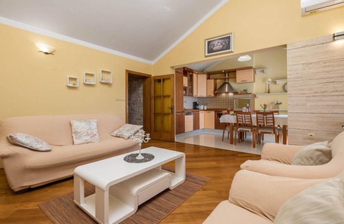 Povljana Apartment | Amazing apartment in Povljana