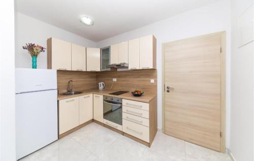 Vinisce Apartment | Amazing Apartment In Vinisce