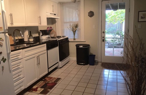 Mount Pleasant Apartment | Amazing apartment with outside space, ideally situated, w/easy access to all DC