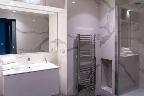Faubourg-du-Roule Apartment | Amazing appartements on Champs-Elysées
