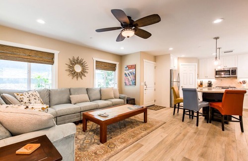 West Newport Apartment | Amazing Beach House! Great Roof Deck. 1 block from beach-A/C-Garage Parking