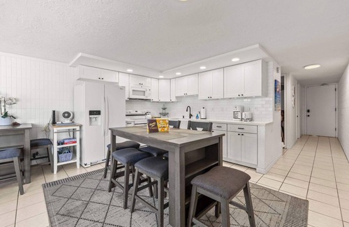 Punaluu Condo | Amazing Beachfront Condo w/AC
