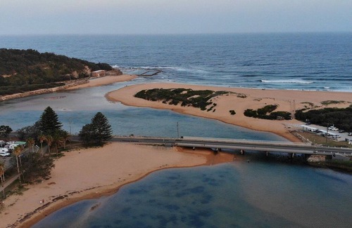 Narrabeen Apartment | Amazing Beachfront Location on North Narrabeen Beach