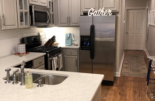 Oxford Condo | Amazing condo located one block from the square & walking distance to The Grove