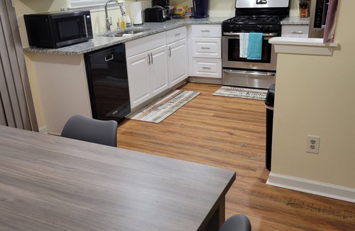Stone Mountain House | Amazing cozy 2bdrm 2 1/2bth Townhome w/screened patio, close to Dwntwn Atlanta!