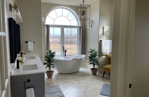 Selwyn House | Amazing custom home with with it's own all season hockey rink.