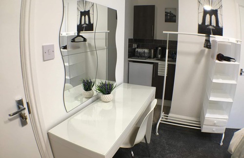 Dudley Apartment | Amazing En-suite Rooms - centre location