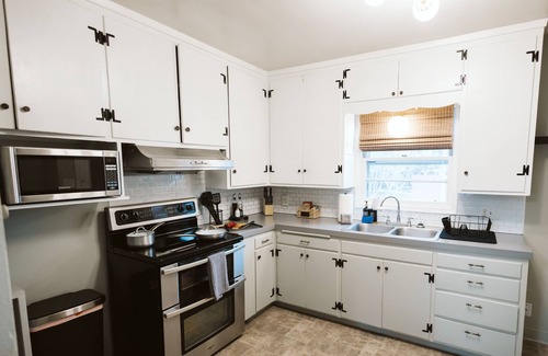 Boise House | Amazing Escape | King Bed | Near BSU | Parking & Fire Pit