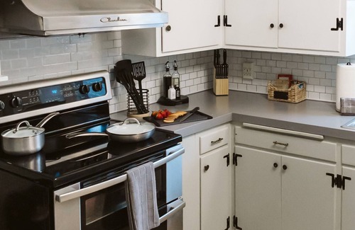 Boise House | Amazing Escape | King Bed | Near BSU | Parking & Fire Pit