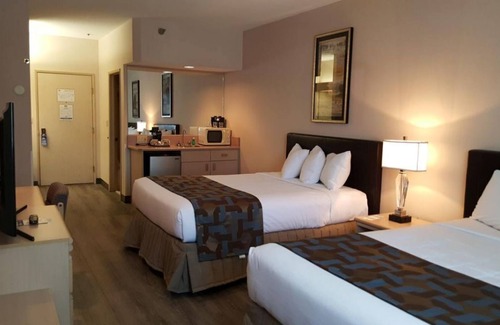 Elko Hotel | AMAZING FIND! LOVELY UNIT! Parking and Pool