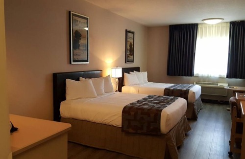 Elko Hotel | AMAZING FIND! LOVELY UNIT! Parking and Pool
