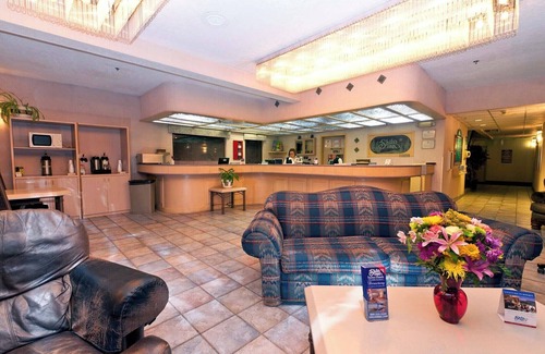 Elko Hotel | AMAZING FIND! LOVELY UNIT! Parking and Pool