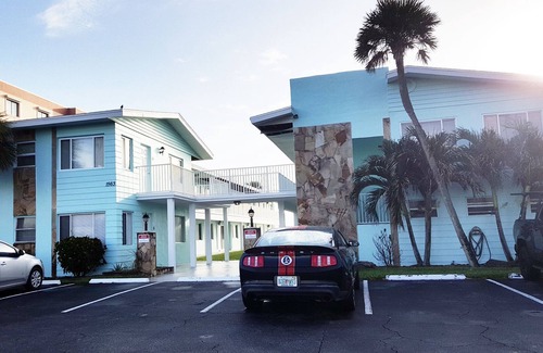 Cocoa Beach Condo | Amazing- fully furnished beachside condo!