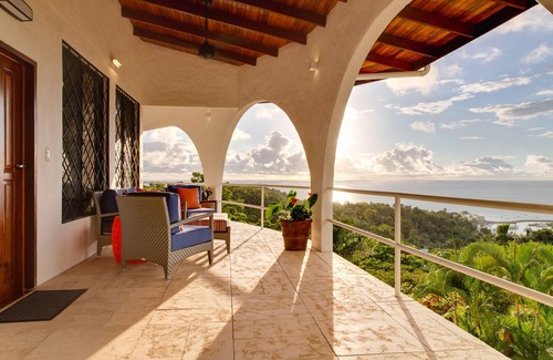 El Cerro House | AMAZING Hillside Home, Private Infinity Pool, Covered Veranda, Spacious Rooms