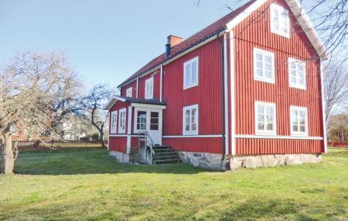 Kopparfly House | Amazing Home In Örsjö With Wifi