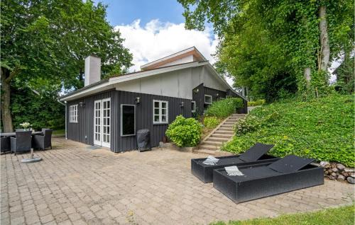 Andkær Vig House | Amazing Home In Børkop With Wifi