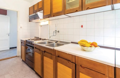 Bakarac House | Amazing home in Bakarac with WiFi