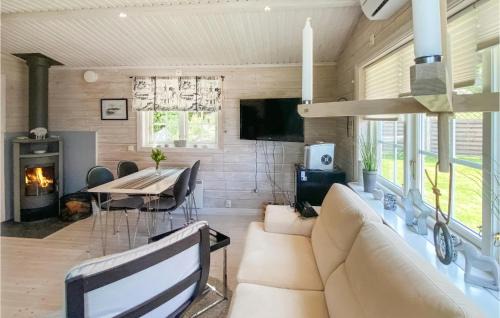 Sweden House | Amazing Home In Boxholm