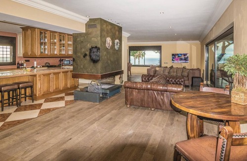 Cabrils House | Amazing home in Cabrils with WiFi