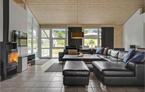 Lyngsbæk Strand House | Amazing Home In Ebeltoft With Wifi