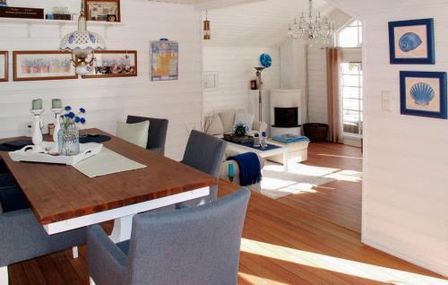Fitjar House | Amazing Home In Fitjar With Wifi