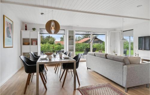 Hojslev House | Amazing Home In Højslev With Kitchen