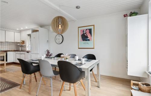 Hojslev House | Amazing Home In Højslev With Kitchen