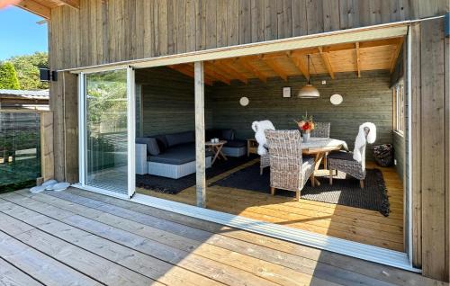 Henan House | Amazing Home In Henån With Wifi