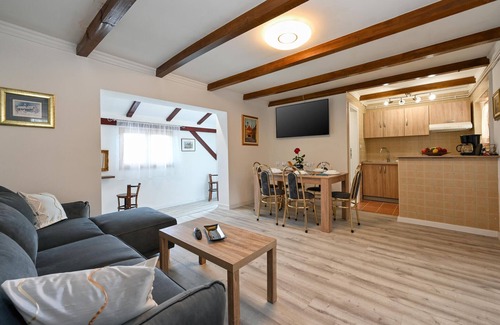 Jalzabet House | Amazing home in Jalzabet with WiFi