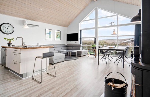 Juelsminde House | Amazing home in Juelsminde with kitchen