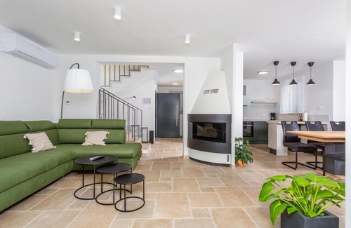 Mucici House | Amazing home in Jurdani