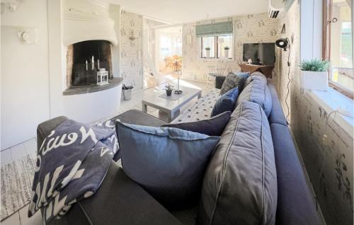 Kopmannebro House | Amazing Home In Köpmannebro With Wifi